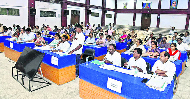 ఎస్సీ, ఎస్టీల శ్మశానవాటికలకు స్థలాలు 1