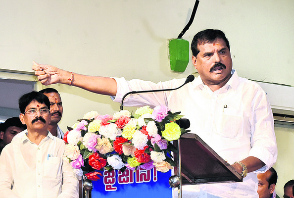 ప్రభుత్వం మెడలు వంచుదాం.. హామీలు అమలు చేయిద్దాం 3
