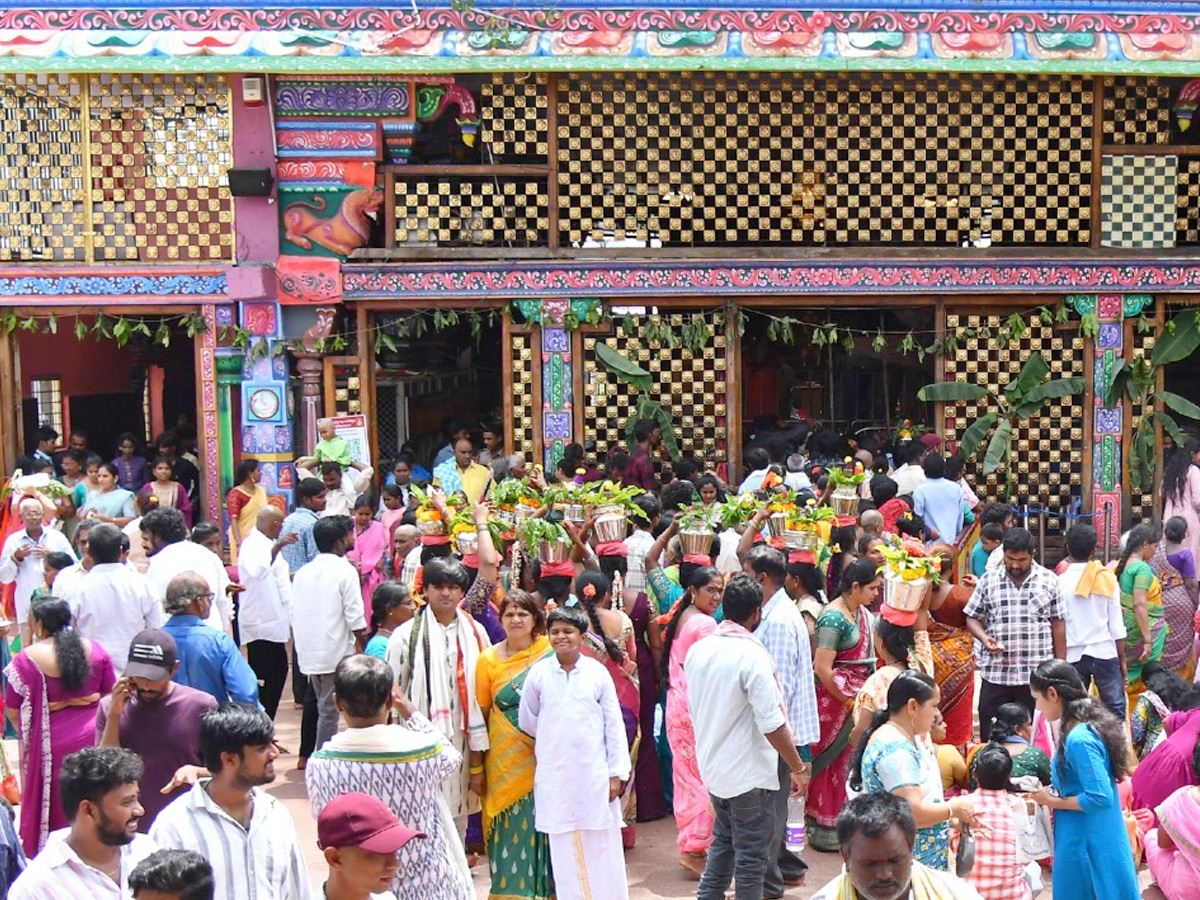 Ashada Masam Devotees Huge Crowd To Durga Temple In Vijayawada Photos2