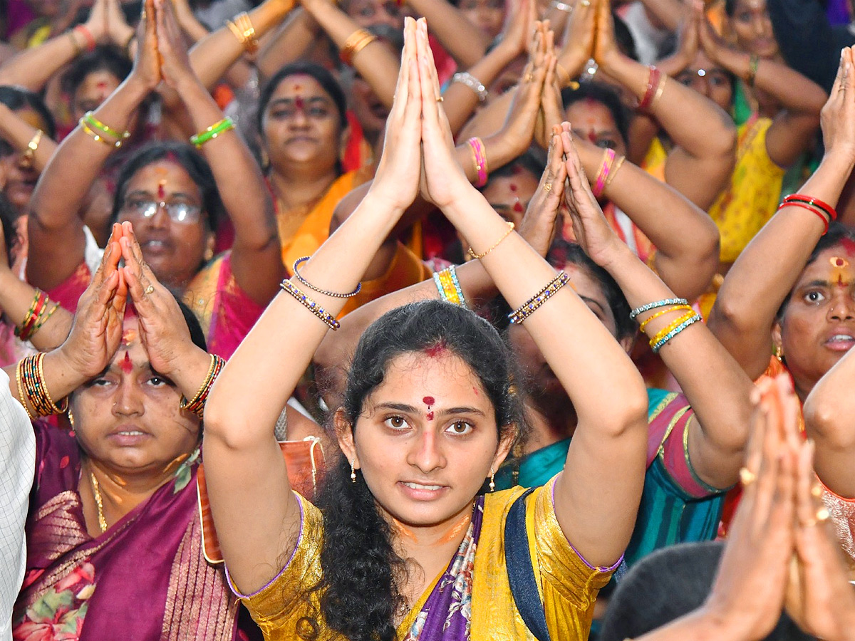 Ashada Masam Devotees Huge Crowd To Durga Temple In Vijayawada Photos11