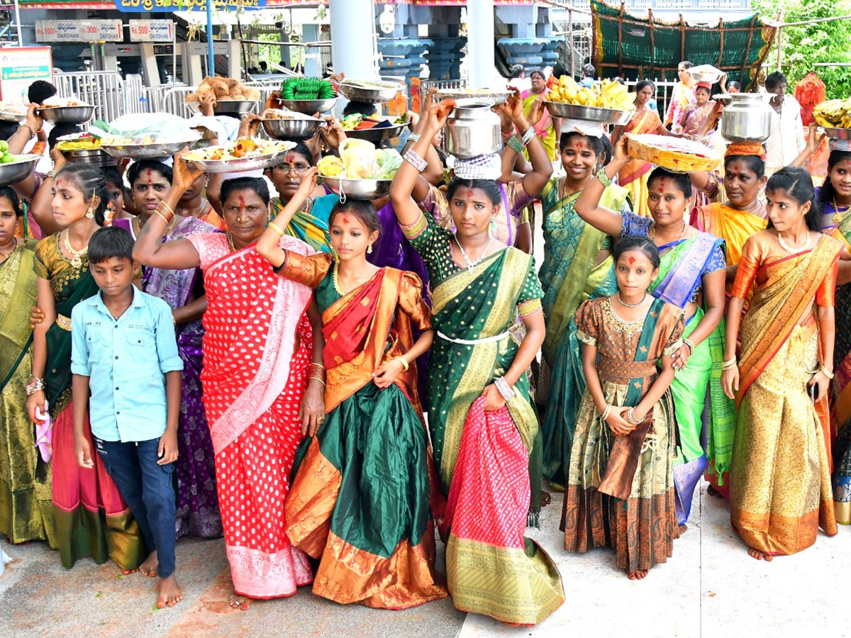 Ashada Masam Devotees Huge Crowd To Durga Temple In Vijayawada Photos3