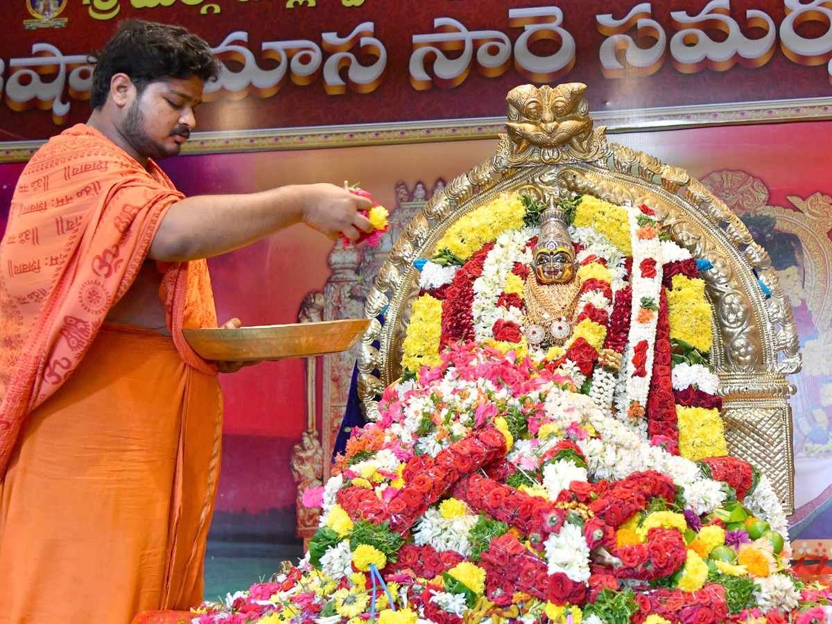 Ashada Masam Devotees Huge Crowd To Durga Temple In Vijayawada Photos7