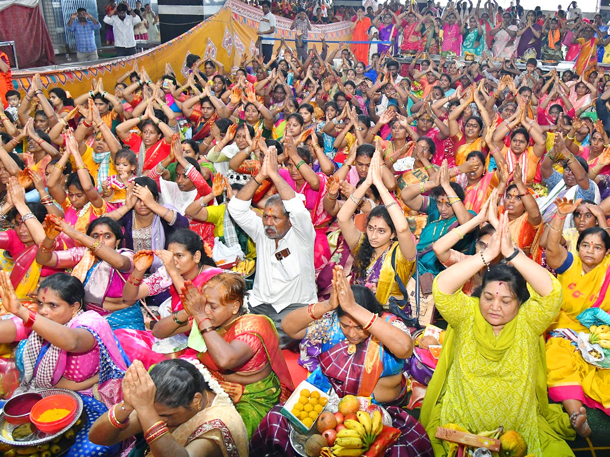 Ashada Masam Devotees Huge Crowd To Durga Temple In Vijayawada Photos10