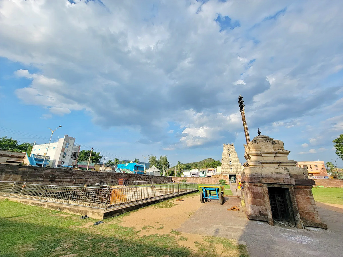 Devotional : Sri Sowmyanatha Swamy Temple Nandalur Photos 24