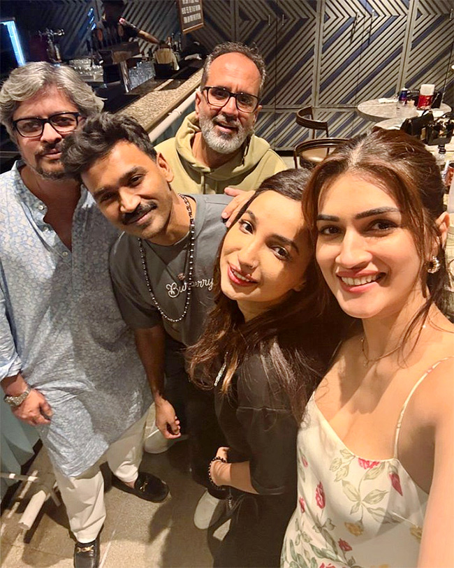 Kriti Sanon Wishing Anand L Rai on his Birthday Party viral photos11