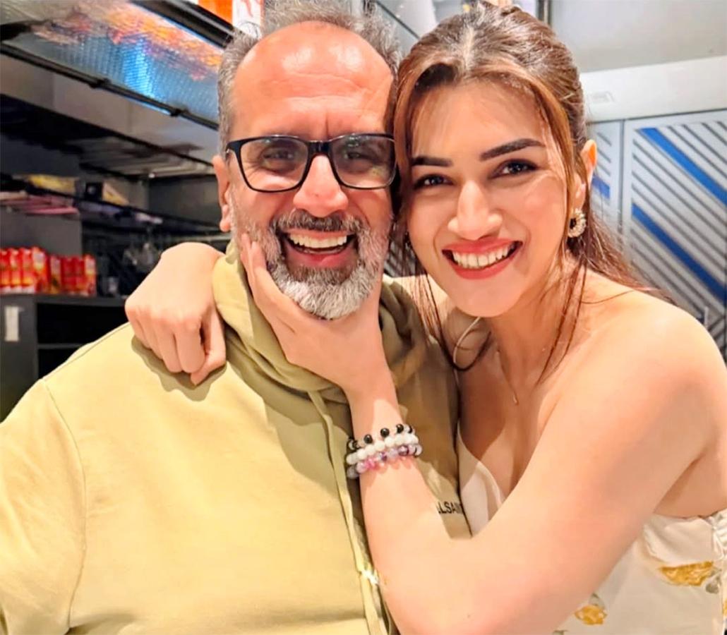 Kriti Sanon Wishing Anand L Rai on his Birthday Party viral photos16