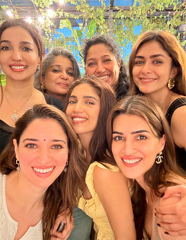 Kriti Sanon Wishing Anand L Rai on his Birthday Party viral photos17