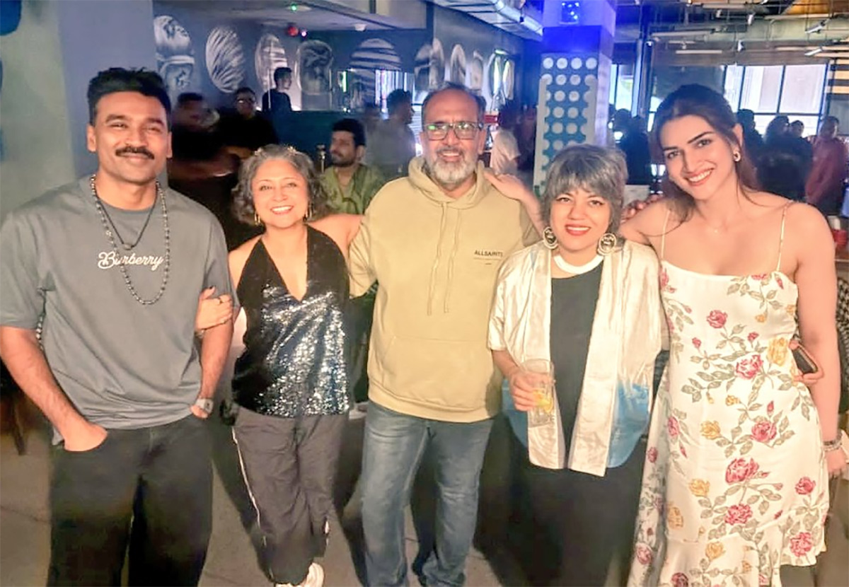 Kriti Sanon Wishing Anand L Rai on his Birthday Party viral photos5