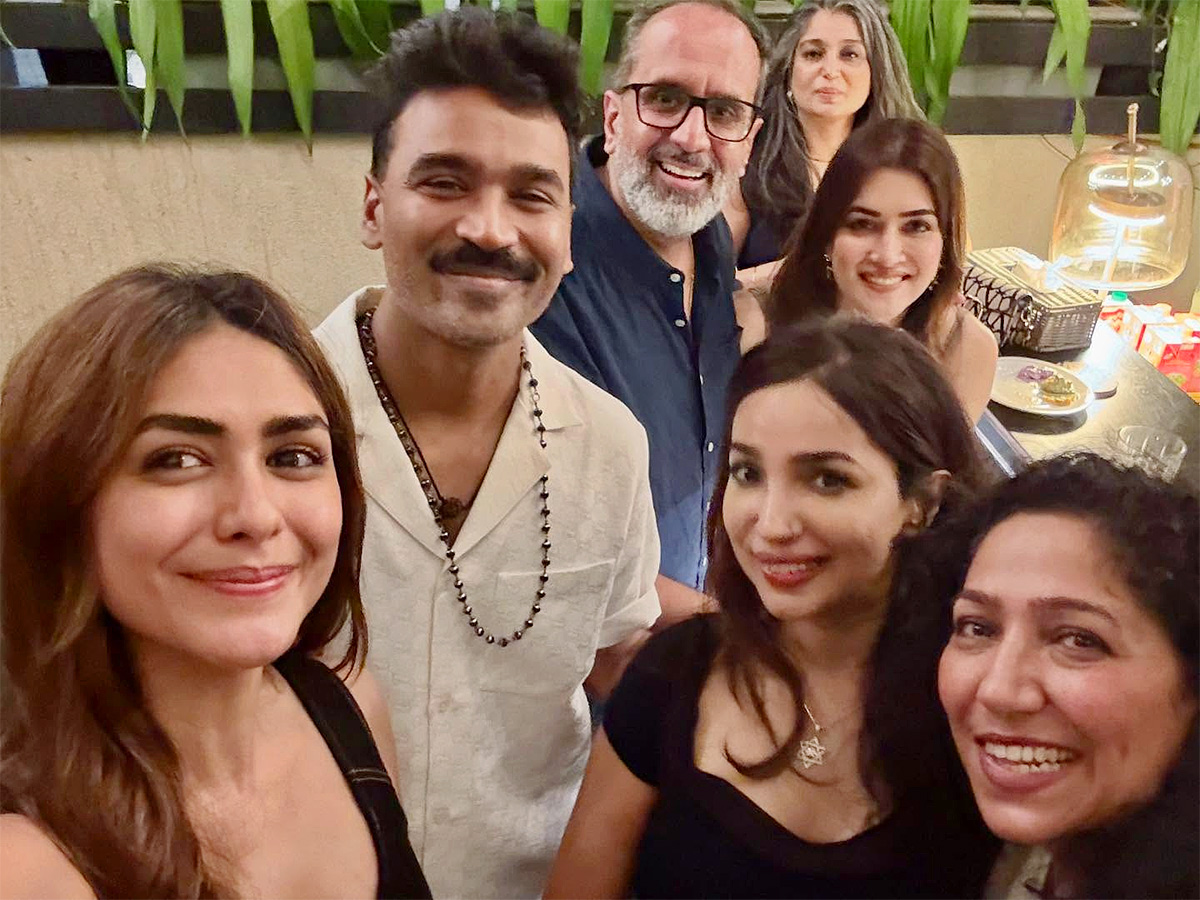 Kriti Sanon Wishing Anand L Rai on his Birthday Party viral photos9