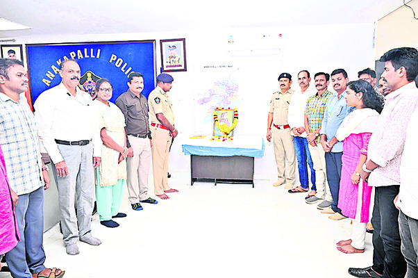 అల్లూరి ఆశయ సాధనకు పాటుపడాలి 2