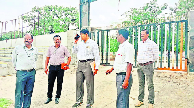 అనుమతుల కోసం అడ్డదారులు1