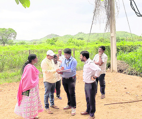 దొడ్డి కొమురయ్యకు నివాళి
1