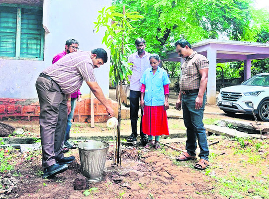విద్యార్థులకు నాణ్యమైన భోజనం అందించాలి1