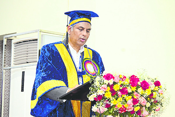 అట్టహాసంగా పట్టాల పండగ1