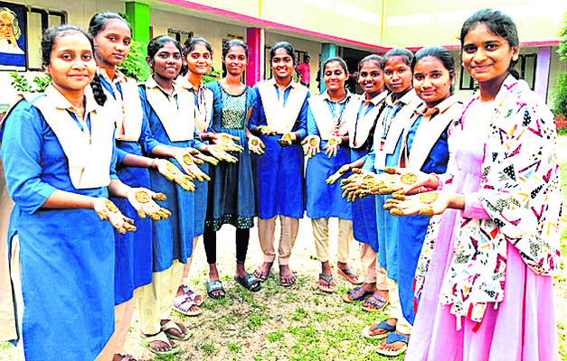 గోరింట పూసింది1