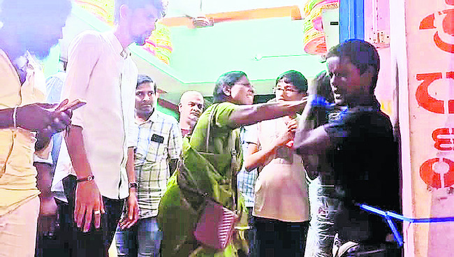‘స్థాయికి మించి వైద్యం చేస్తే సహించేది లేదు’
1