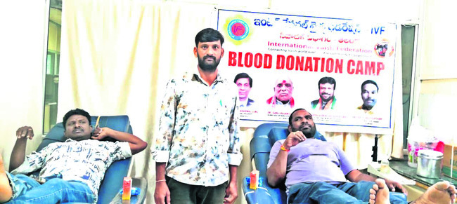మీనాక్షి నటరాజన్ను కలిసిన పీసీసీ చీఫ్1