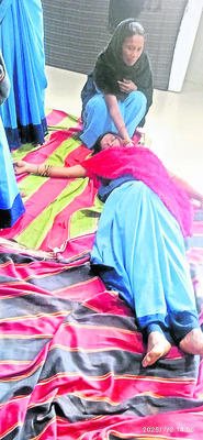 సమావేశంలోనే గుండెపోటుతో ఆశకార్యకర్త మృతి 1
