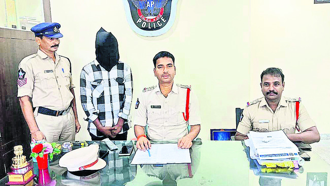 కుక్కల దాడిలో మేక పిల్లలు మృతి 1