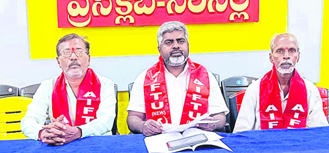 రేషన్షాప్ సీజ్
2