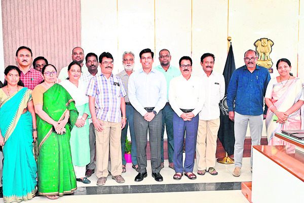 ఏడాది పాలనపై కలెక్టర్ సంతృప్తి 1