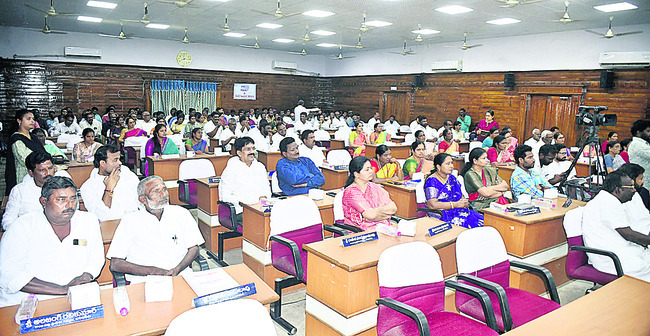 ప్రజారోగ్యంపై ప్రత్యేక శ్రద్ధ అవసరం1