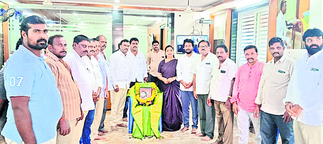 అల్లూరి ఆశయ సాధనకు పాటుపడాలి 1