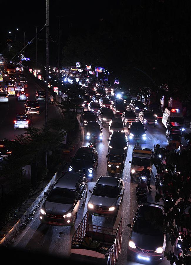 Heavy Traffic Jam in Hyderabad Photos7