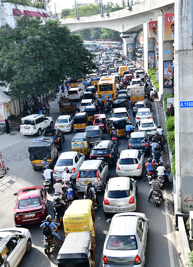 Heavy Traffic Jam in Hyderabad Photos8