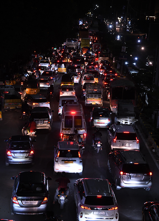 Heavy Traffic Jam in Hyderabad Photos2