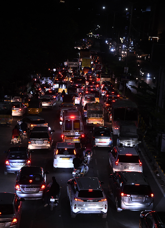 Heavy Traffic Jam in Hyderabad Photos13