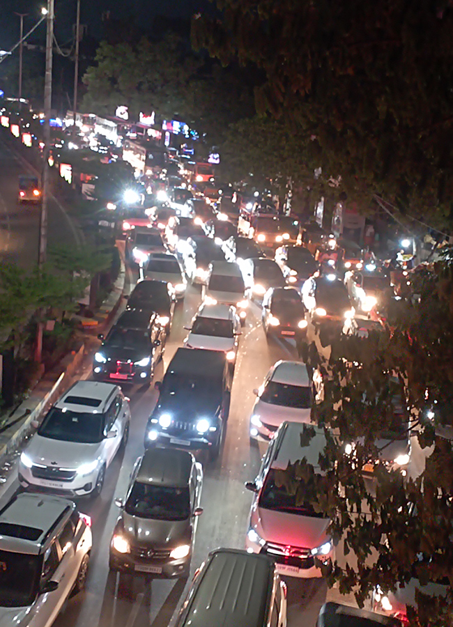Heavy Traffic Jam in Hyderabad Photos17