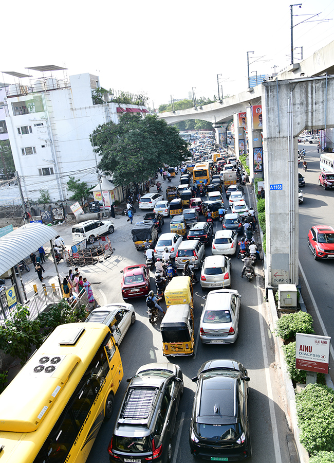 Heavy Traffic Jam in Hyderabad Photos4