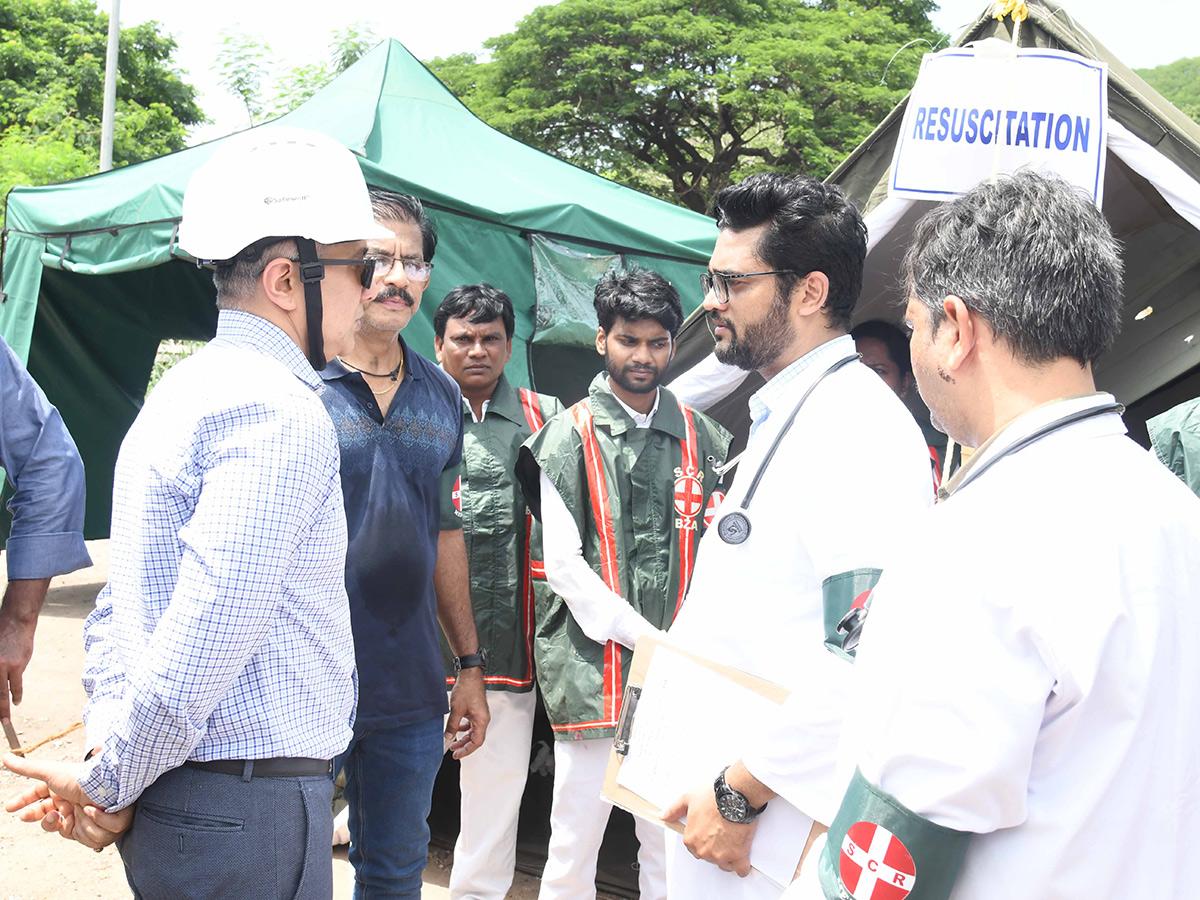 Mock Train Accident Drill At Vijayawada Railway Station Photos17