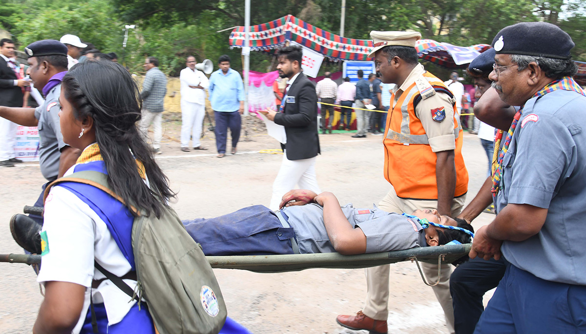 Mock Train Accident Drill At Vijayawada Railway Station Photos20