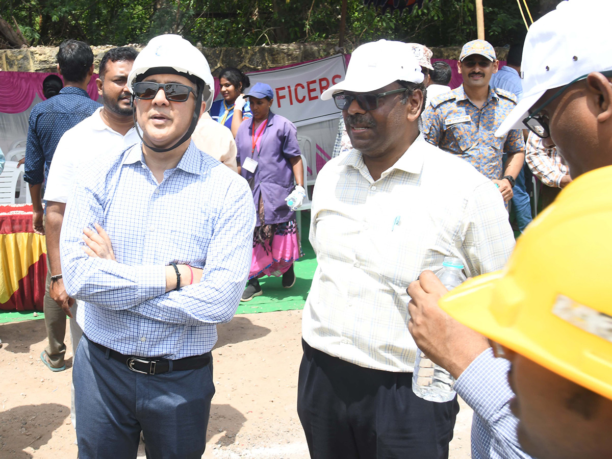 Mock Train Accident Drill At Vijayawada Railway Station Photos23