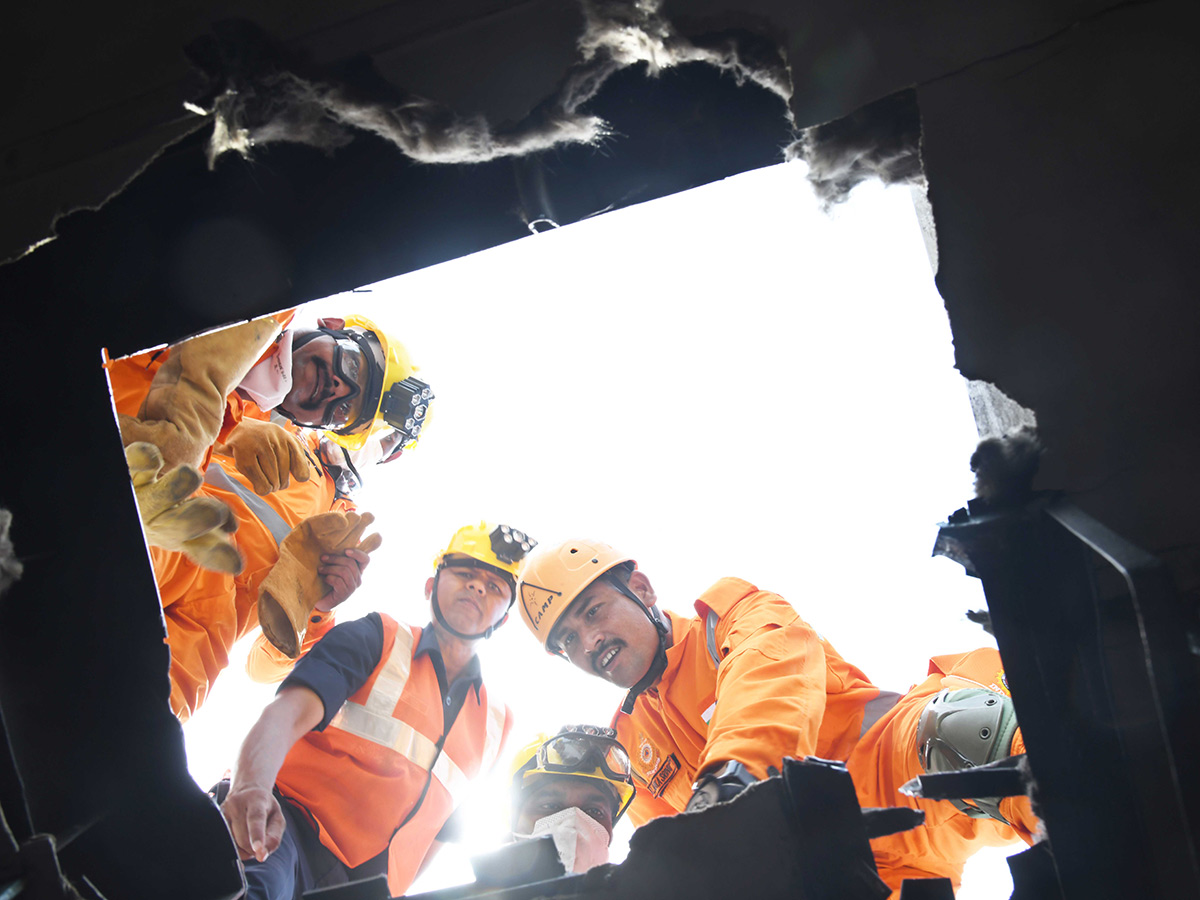 Mock Train Accident Drill At Vijayawada Railway Station Photos24