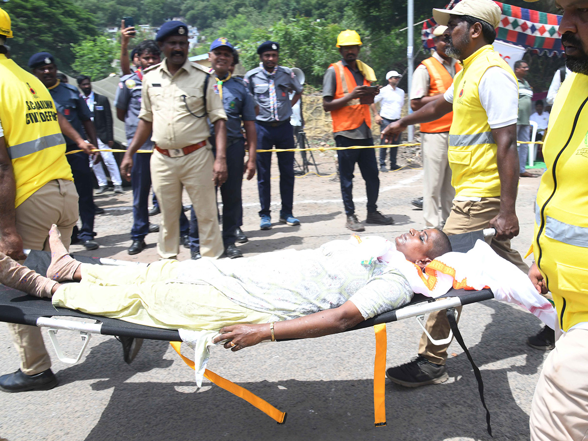 Mock Train Accident Drill At Vijayawada Railway Station Photos25