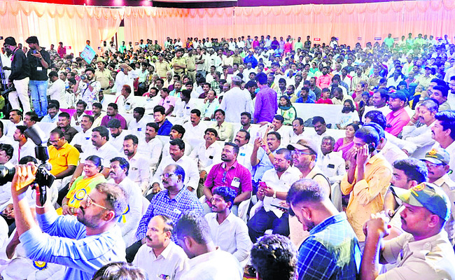 కార్మికుల సంక్షేమానికి కట్టుబడి ఉన్నాం 1