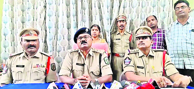 పనిమనిషే దొంగ 1