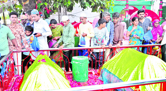 ఐదు రోజుల పండగ
2