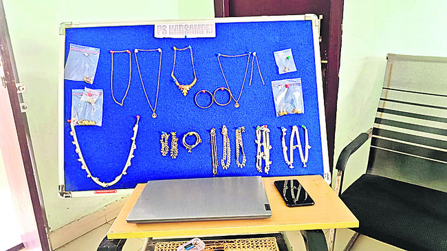 చోరీ కేసుల్లో నిందితుల అరెస్ట్1