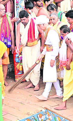 రాజకీయాల్లో యువత చురుకై న పాత్ర పోషించాలి2