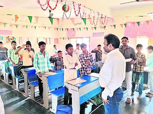విద్యార్థులకు అర్థమయ్యే రీతిలో బోధన 1