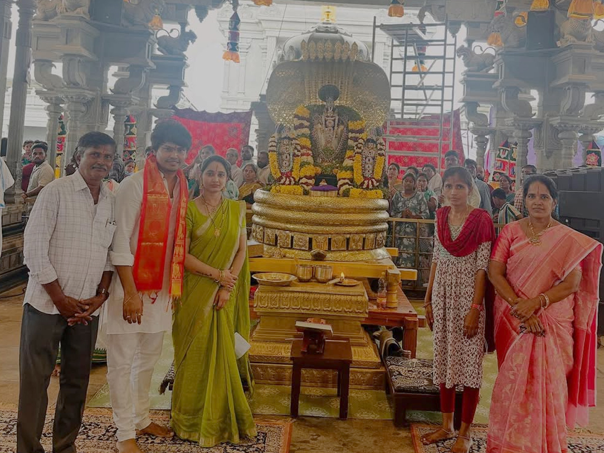 Comedian Kevvu Kartheek And His Wife Visited Temples: Photos9