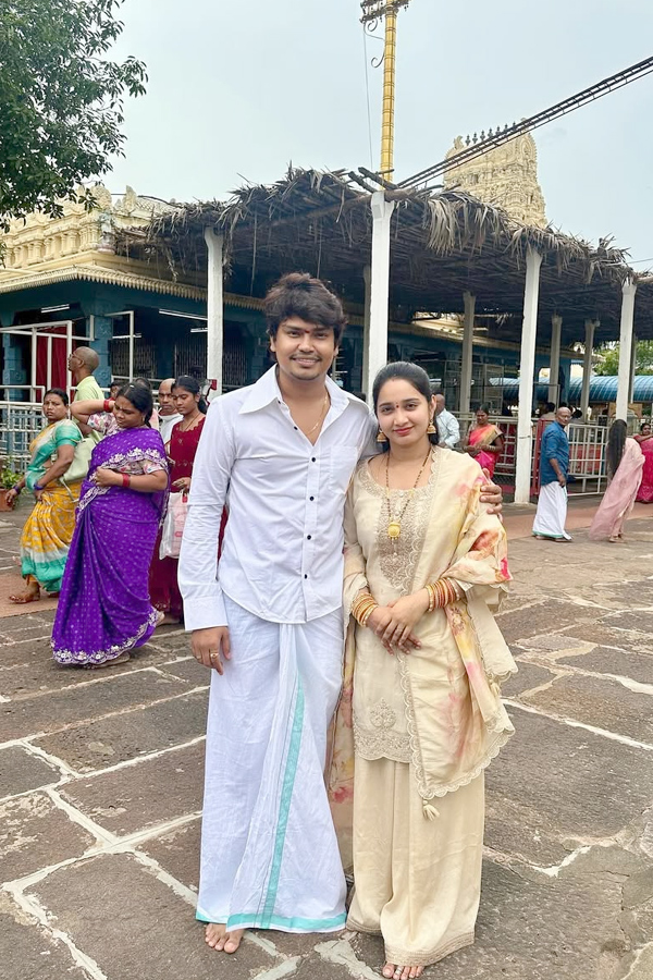 Comedian Kevvu Kartheek And His Wife Visited Temples: Photos5