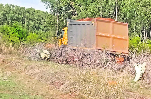 అనుమతి గోరంత.. తవ్వేది కొండంత1