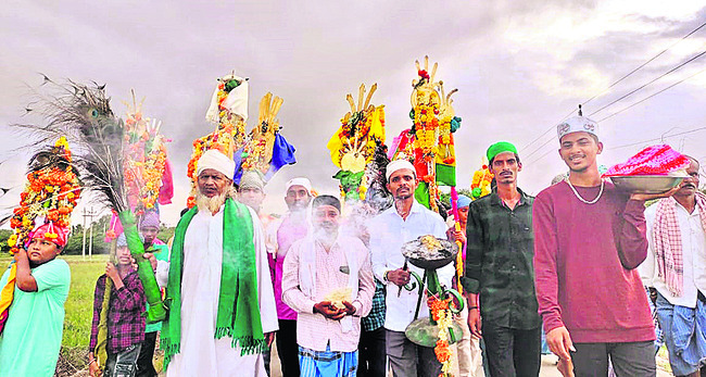 ముదగల్లో పీర్ల దేవుళ్ల ఊరేగింపు2