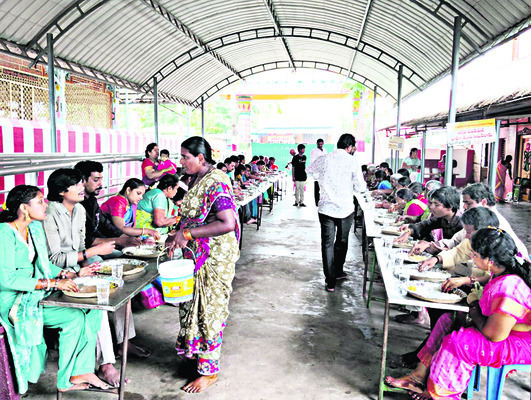 సుబ్బారాయుడిని దర్శించుకున్న భక్తులు 
1