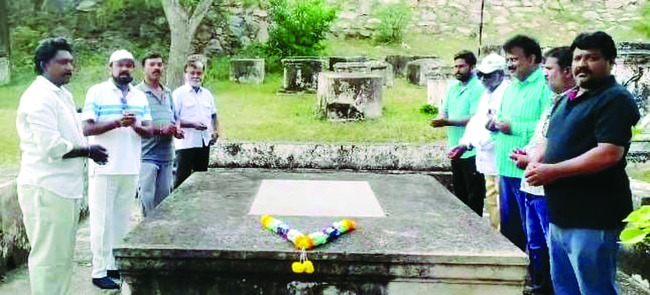 ఘనంగా మన్రో వర్ధంతి 1
